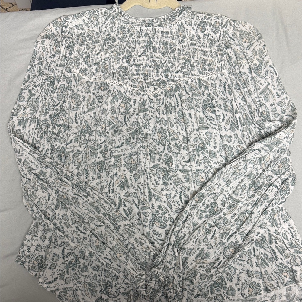 Gentle Fawn Sage and White Patterned Top